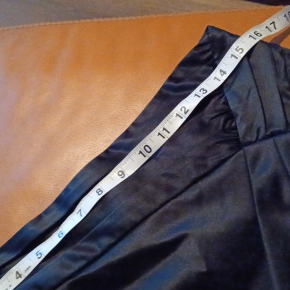 💙🌺The Limited Black Satin Skirt - Picture 5 of 10